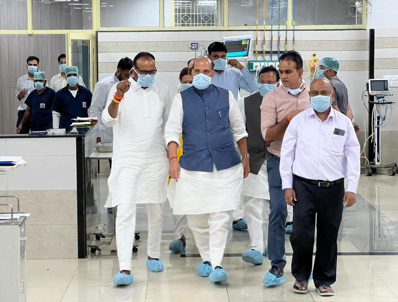ट्रामा सेंटर में राजनाथ सिंह ट्रामा सेंटर में राजनाथ सिंह