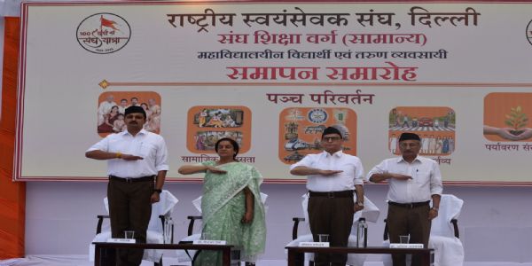 उत्तर क्षेत्र बौद्धिक शिक्षण प्रमुख हरिश्चंद्र, इंडसेपी की मुख्य परियोजना निदेशक डॉ. शैलजा गुप्ता कार्यक्रम में शपथ दिलाते हुए। उत्तर क्षेत्र बौद्धिक शिक्षण प्रमुख हरिश्चंद्र, इंडसेपी की मुख्य परियोजना निदेशक डॉ. शैलजा गुप्ता कार्यक्रम में शपथ दिलाते हुए।