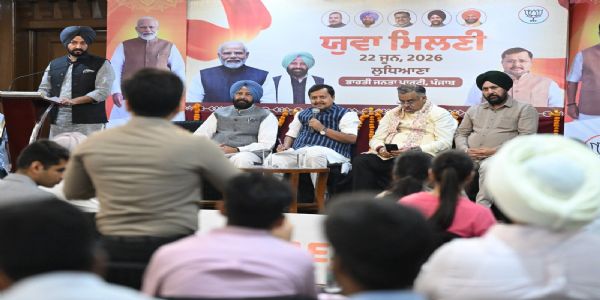 राष्ट्रीय अध्यक्ष नितिन नबीन पंजाब के युवाओं से संवाद करते हुए