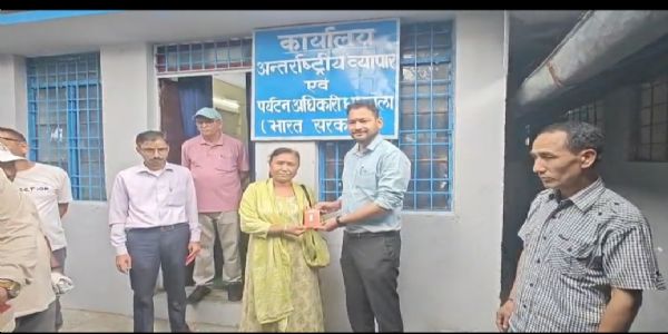 भारत-तिब्बत सीमा व्यापार के लिए व्यापारियों को बांटे गए परमिट