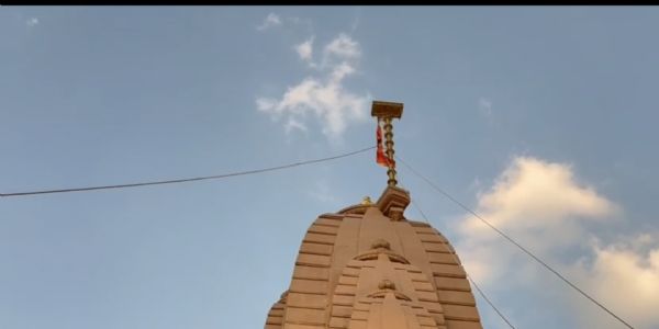 राम जन्मभूमि परिसर : शेषावतार मंदिर के शिखर पर संतों ने किया ध्वजारोहण