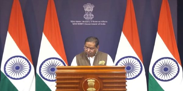 पाकिस्तानी रक्षा मंत्री का बयान घरेलू मुद्दों से ध्यान भटकाने की कोशिश: भारत