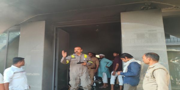 लखनऊ : इरम कॉलेज के एक कमरे में आग लगी, फायर बिग्रेड ने पाया काबू