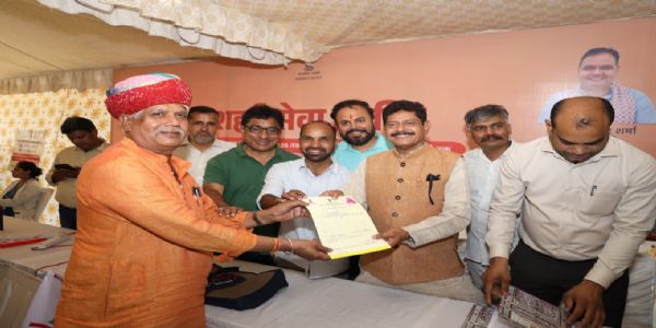 शहरी सेवा शिविर: सिविल लाइंस जोन में 70 परिवारों को मिले पट्टे