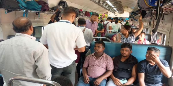 खड़गपुर मंडल में टिकट जांच अभियान, 374 मामलों में कार्रवाई
