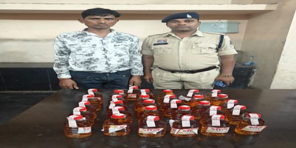 रायपुर : 31 पौवा अवैध देशी शराब के साथ एक युवक गिरफ्तार