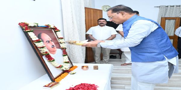 मुख्यमंत्री ने बलिदान दिवस पर डॉ. श्यामा प्रसाद मुखर्जी को दी श्रद्धांजलि