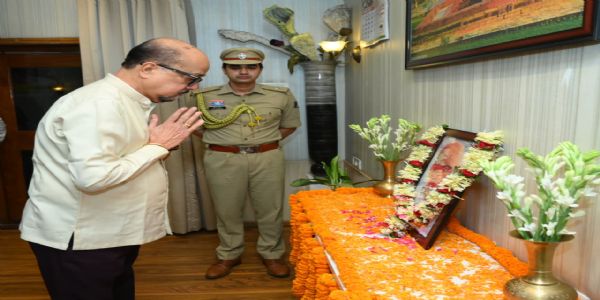 डॉ श्यामा प्रसाद मुखर्जी की पुण्यतिथि पर राज्यपाल ने दी श्रद्धांजलि