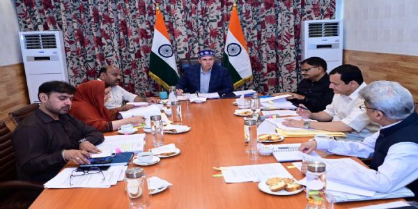उमर अब्दुल्ला ने कैबिनेट मीटिंग में गवर्नेंस, विकास और पब्लिक सर्विस डिलीवरी की समीक्षा की