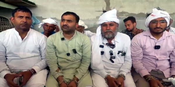 हांसी : चानौत में टी उखाड़ने के बाद दिनभर रणनीति बनाते रहे धरना कमेटी सदस्य