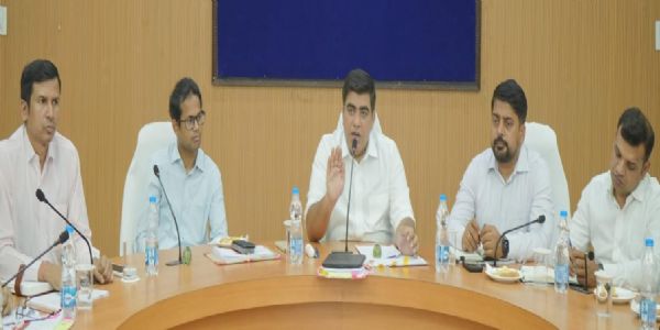 कम बारिश की स्थिति से निपटने के लिए अभी से तैयारी करें: कलेक्टर कुणाल दुदावत