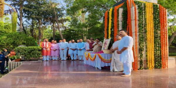 श्यामा प्रसाद मुखर्जी बलिदान दिवस - दिल्ली भाजपा ने स्मृति स्थल पर श्रद्धांजली अर्पित की