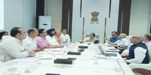 दिल्ली कैबिनेट की बैठक का दृष्य दिल्ली कैबिनेट की बैठक का दृष्य