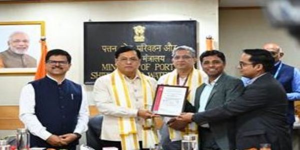 वीओसी पोर्ट में सस्टेनेबिलिटी रिपोर्ट जारी करते और केंद्रीय विद्यालय राष्ट्र को समर्पित करते केंद्रीय मंत्री सर्बानंद सोनोवाल। वीओसी पोर्ट में सस्टेनेबिलिटी रिपोर्ट जारी करते और केंद्रीय विद्यालय राष्ट्र को समर्पित करते केंद्रीय मंत्री सर्बानंद सोनोवाल।