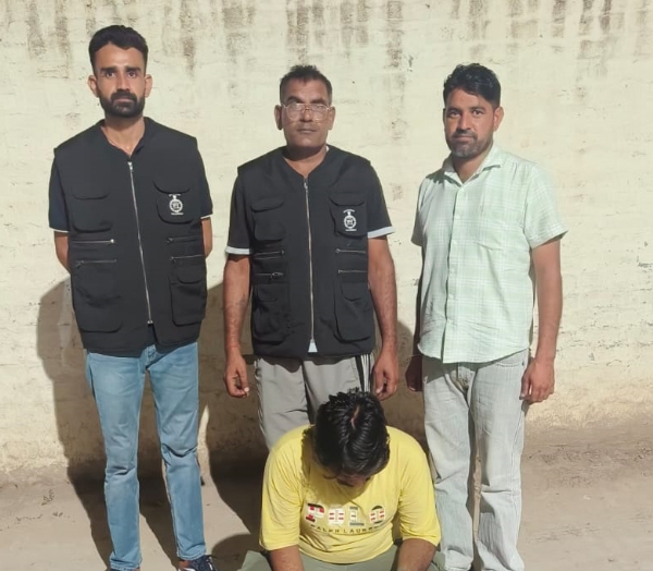 हेरोइन सहित पकड़ा गया आरोपी।