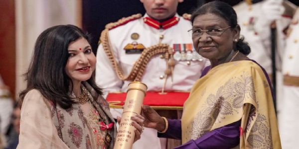 अलका याग्निक, राष्ट्रपति द्रौपदी मुर्मू - फोटो सोर्स एक्स अलका याग्निक, राष्ट्रपति द्रौपदी मुर्मू - फोटो सोर्स एक्स