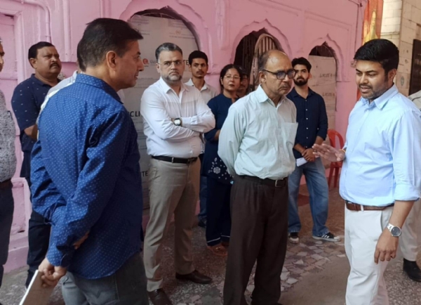 अमरनाथ यात्रा की तैयारियों का जायजा लेने पहुंचे जेएमसी आयुक्त  पुरानी मंडी स्थित श्रीराम मंदिर में श्रद्धालुओं के लिए सुविधाओं की समीक्षा