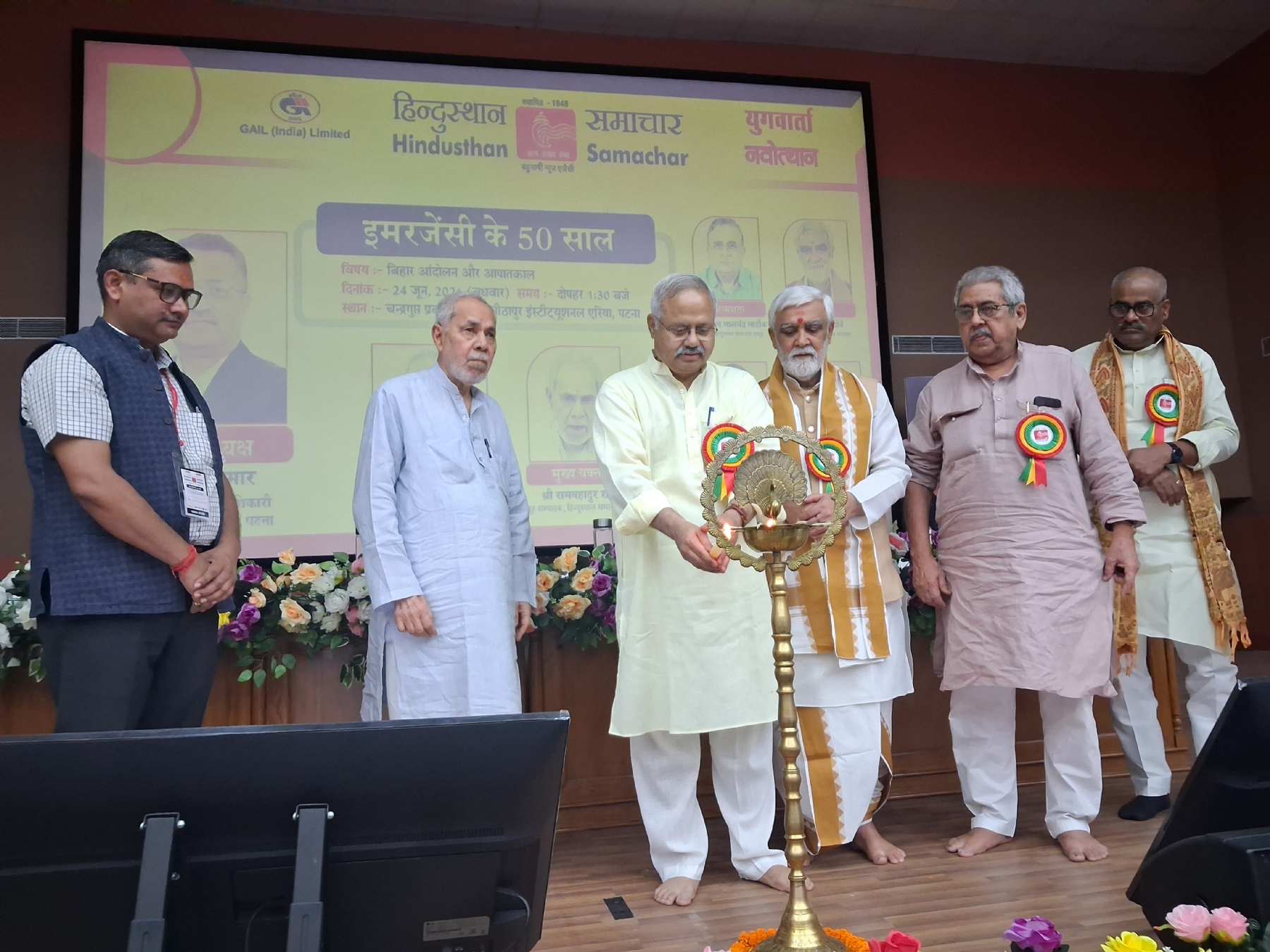 लोकतंत्र की रक्षा में संघ और सामान्य कार्यकर्ताओं की भूमिका अतुलनीय: सुनील आंबेकर लोकतंत्र की रक्षा में संघ और सामान्य कार्यकर्ताओं की भूमिका अतुलनीय: सुनील आंबेकर