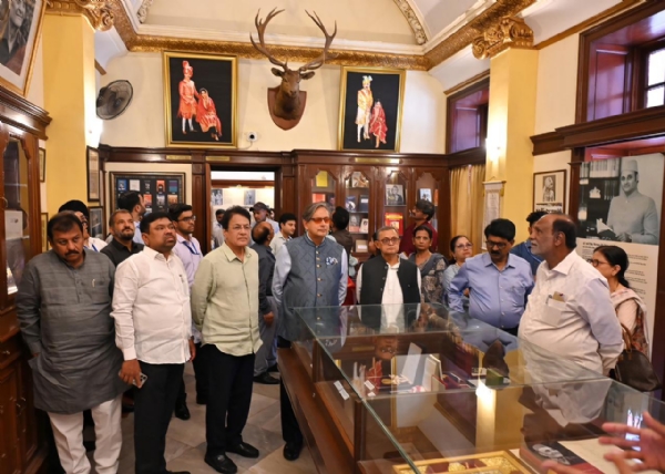अमर महल म्यूजियम पहुंचे संसदीय समिति के सदस्य, विरासत संरक्षण की सराहना