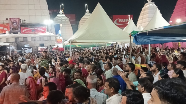 बाबा मंदिर में उमड़ी श्रद्धालुओं की भारी भीड़