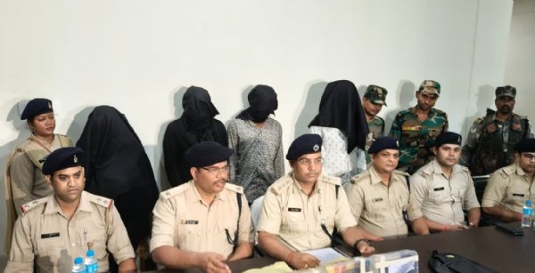 प्रेस वार्ता की तस्वीर