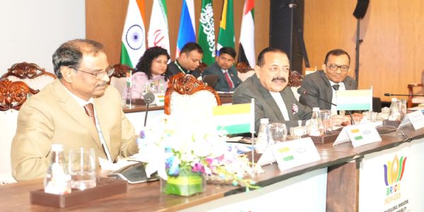 ब्रिक्स देशों की बैठक को संबोधित करते केन्द्रीय मंत्री डॉ. जितेन्द्र सिंह ब्रिक्स देशों की बैठक को संबोधित करते केन्द्रीय मंत्री डॉ. जितेन्द्र सिंह