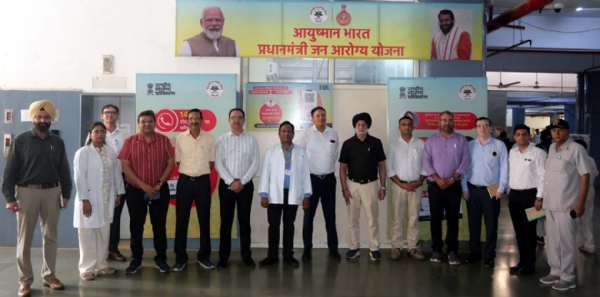 अग्रोहा मेडिकल के दौरे पर आए अन्य चिकित्सक।