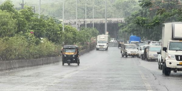मुंबई में मानसून की दमदार एंट्री, बारिश से लोगों को राहत