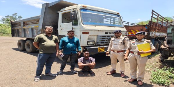 ट्रक चोरी करने वाला आरोपित चढ़ा पुलिस के हत्थे, 15 लाख रुपये जब्त