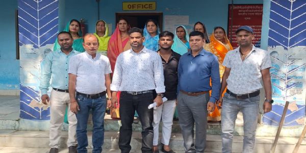 जनविरोधी एजेंडा के विरोध में नगर पंचायत हुसैनाबाद बोर्ड बैठक का बहिष्कार