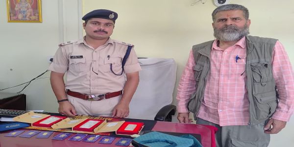 यात्री का लगभग 21 लाख रुपये मूल्य का सोना-चांदी एवं अन्य कीमती सामान आरपीएफ कोटा ने सकुशल लौटाया