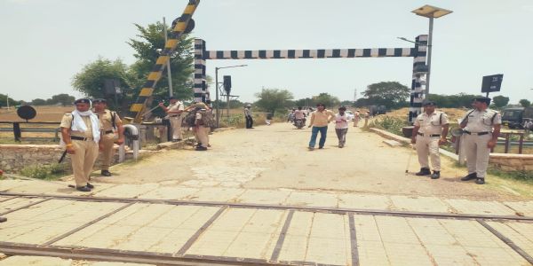 खण्डीप गांव में आंदोलन के दौरान रेलवे ट्रैक अवरुद्ध करने के मामले में रेलवे अधिनियम के तहत कार्रवाई