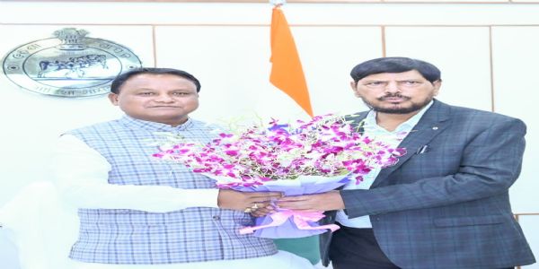 केंद्रीय मंत्री रामदास अठावले ने मुख्यमंत्री मोहन चरण माझी से की शिष्टाचार भेंट