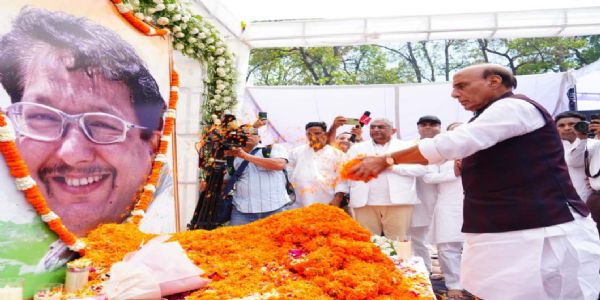 केंद्रीय मंत्री राजनाथ और मुख्यमंत्री धामी ने स्व. जसपाल राणा को श्रद्धांजलि अर्पित की