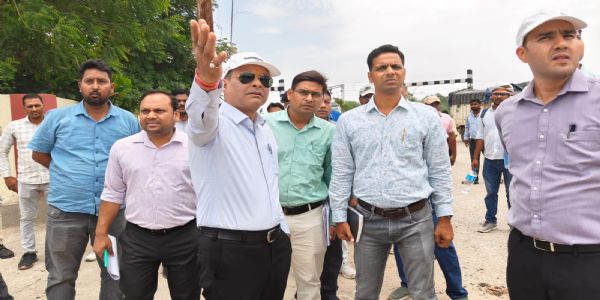 डीआरएम ने ग्वालियर-कैलारस और रायरू-हेतमपुर रेलखंड का किया निरीक्षण, व्यवस्थाओं का लिया जायजा