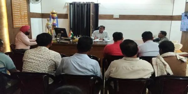 बाढ़ आपदा प्रबंधन को लेकर निगम आयुक्त ने ली समीक्षा बैठक