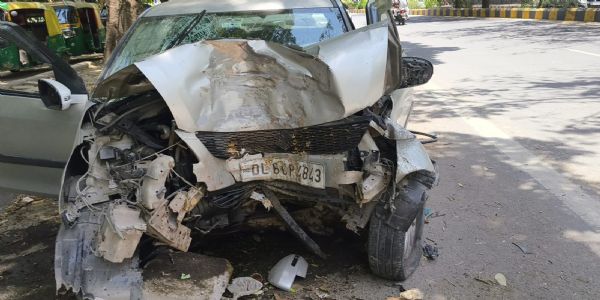 मालवीय नगर मेट्रो स्टेशन के पास सड़क हादसा, छह घायल, दो की हालत गंभीर