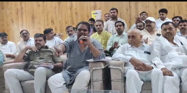 भाजपा के छह पार्षदों पर कार्रवाई की मांग, भाजपा पार्षद दल के नेता नवीन पंडित ने 75 पार्षदों के समर्थन का किया दावा