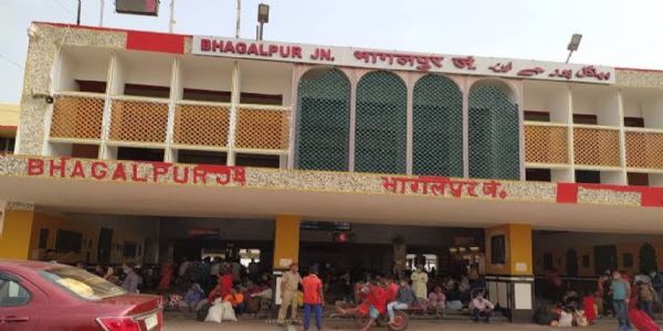 रेलवे स्टेशन परिसर से शवगृह हटाने की मांग, डीएम को लिखा पत्र
