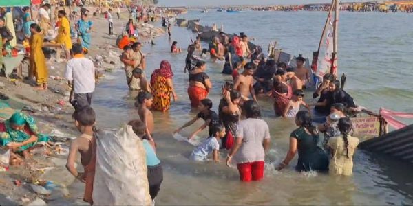 गंगा दशहरा पर हजारो भक्तो ने लगाई डुबकी