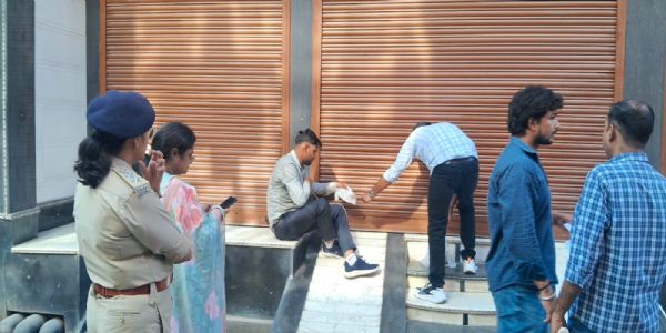 बागपत में मानक के विपरीत चल रही 17 कोचिंग सेंटर सील