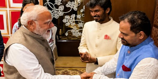 पीएम नरेन्द्र मोदी से मिले 