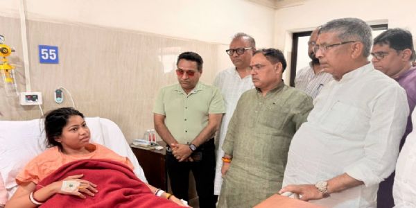 अस्पताल में भर्ती विधायक पूर्णिमा साहू से मिले भाजपा प्रदेश अध्यक्ष आदित्य साहू, स्वास्थ्य का लिया जायजा