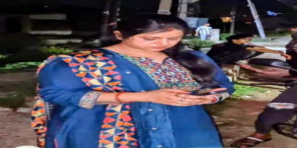 झुमरीतिलैया में महिला से छीनी सोने की चेन