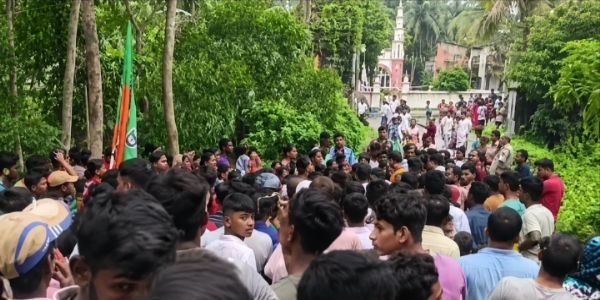 मासूम से दुष्कर्म के आरोप में वृद्ध गिरफ्तार, सड़क पर उतरे लोग
