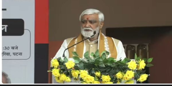 पूर्व केंद्रीय मंत्री अश्विन चौबे सभा को संबोधित करते हुए पूर्व केंद्रीय मंत्री अश्विन चौबे सभा को संबोधित करते हुए