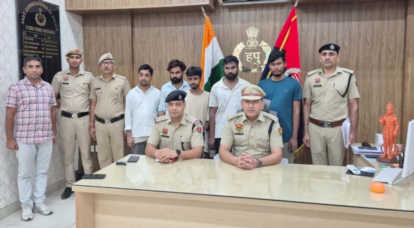 गुरुग्राम में बिग बास्केट और डी-मार्ट के नाम पर फर्जी कॉल सेंटर से पकड़े गए आरोपी।