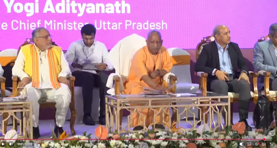 मुख्यमंत्री योगी आदित्यनाथ बेंगलुरु में आयोजित निवेशक संवाद कार्यक्रम को संबोधित करते हुए मुख्यमंत्री योगी आदित्यनाथ बेंगलुरु में आयोजित निवेशक संवाद कार्यक्रम को संबोधित करते हुए