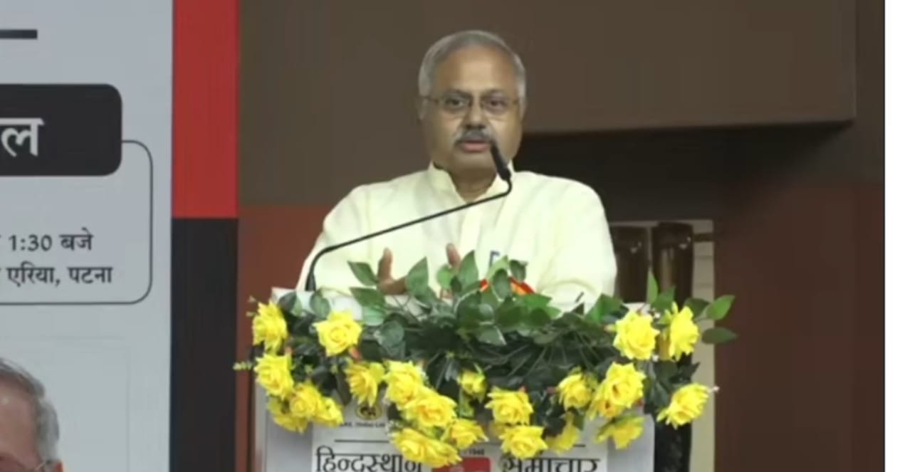 आर एस एस के अखिल भारतीय प्रचार प्रमुख अपना सम्बोधन करते हुए आर एस एस के अखिल भारतीय प्रचार प्रमुख अपना सम्बोधन करते हुए