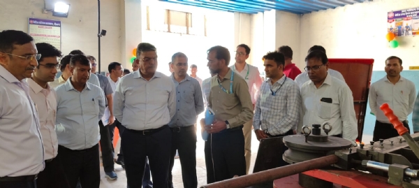 महाप्रबंधक उत्तर पश्चिम रेलवे अमिताभ ने किया लालगढ़ कारखाना का निरीक्षण, रेल विकास कार्यों की समीक्षा बैठक आयोजित